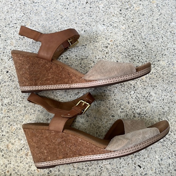 Clarks Collection Womens Open Toe Wedge Heel Tan Brown Sandal size 11 US - Picture 3 of 5